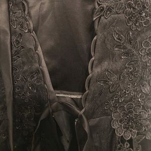 Black lace jewel short prom dress